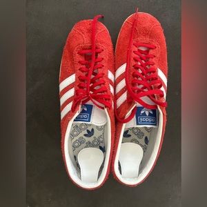 ADIDAS Gazelle Red Suede Size 11 Worn twice